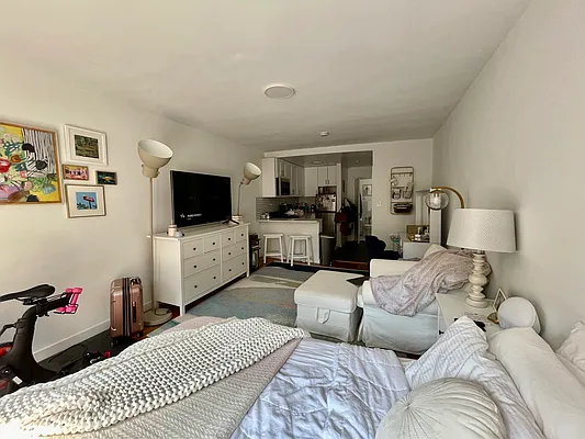 Rented by SP Brokerage Inc | media 10