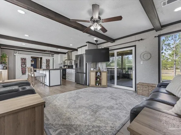 4669 Thoroughbred Dr, Milton, FL 32583