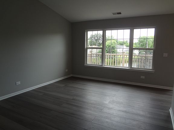 5th image of 1127 N Red Oak Cir