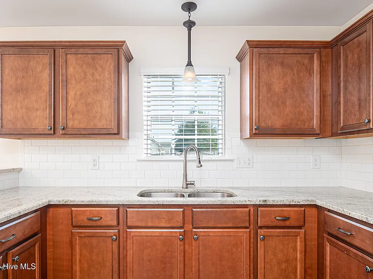 808 Jade Ln — Photo 22