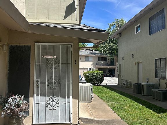 3rd image of 10811 Coloma Rd Unit 3