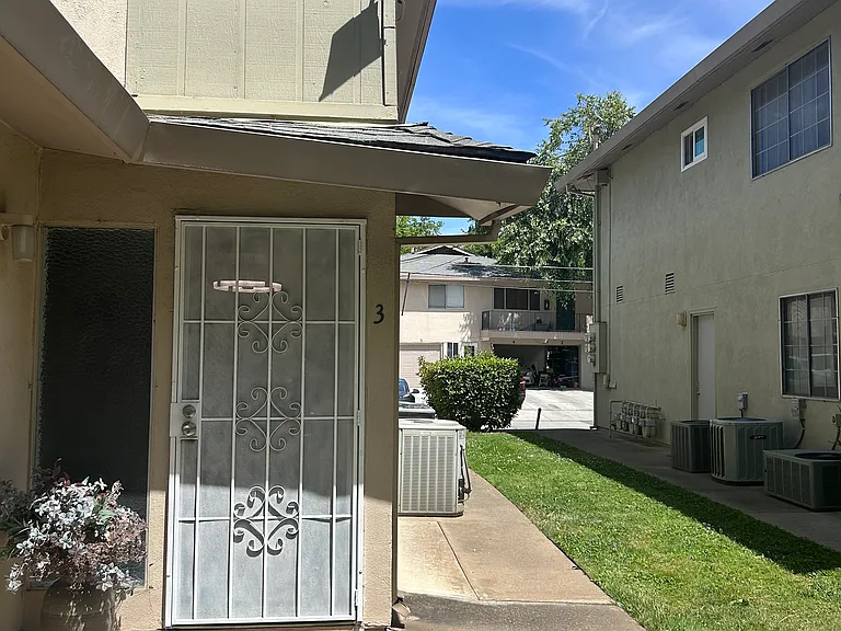 10811 Coloma Rd #3 — Photo 3