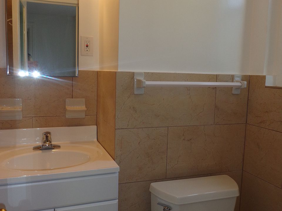 2nd image of 200 W 70th St APT 6h