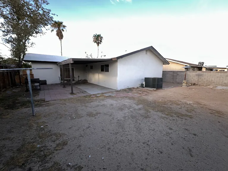 2301 E Brooks Ave — Photo 17