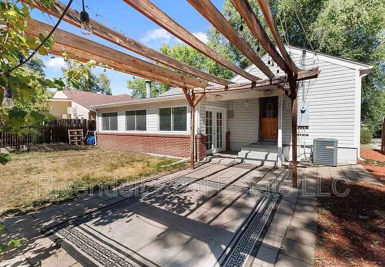 2279 Kendall St — Photo 17