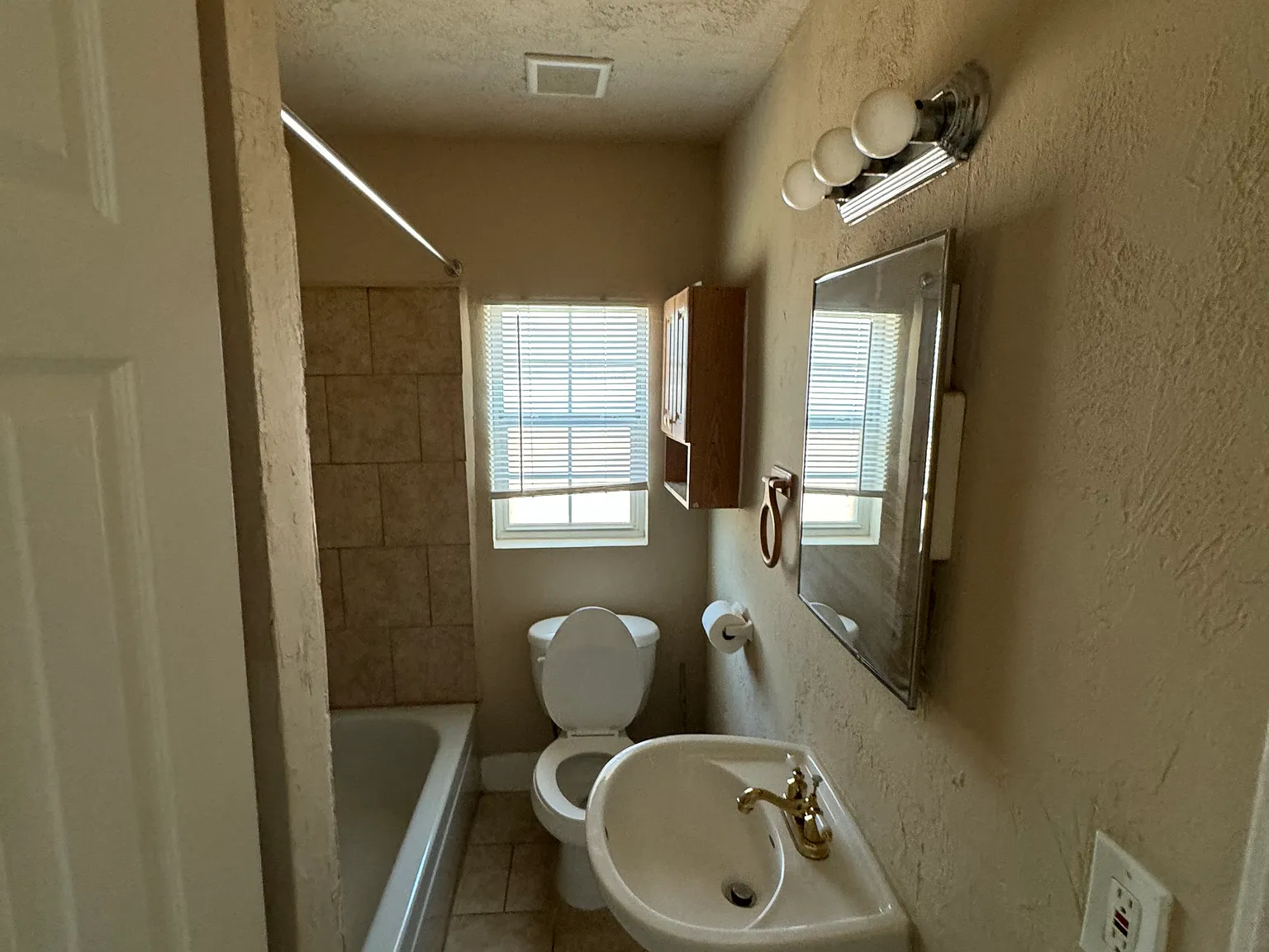2 bed, 800 sqft, $900 — Photo 4