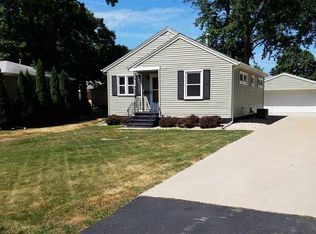 2421 45th St, Moline, IL 61265