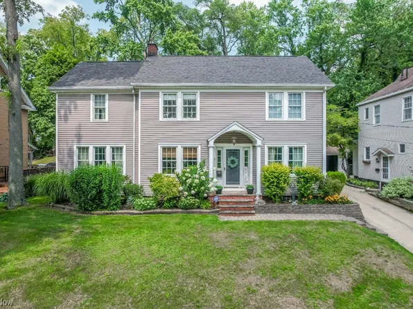 809 Colonial Blvd NE, Canton, OH 44714