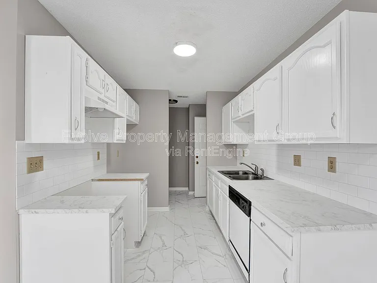 3014 Meadows Ln — Photo 15