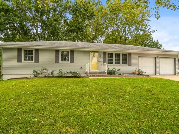 126 SE Moore St, Blue Springs, MO 64014