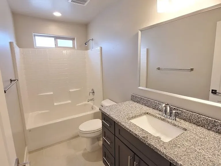 Three Bedroom Red Mountain Vista Town Home — Photo 22