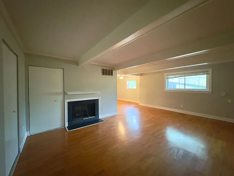 11 Warren Lodge Ct #B — Photo 14
