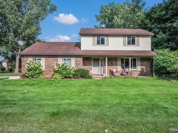 9694 Klais Rd, Clarkston, MI 48348