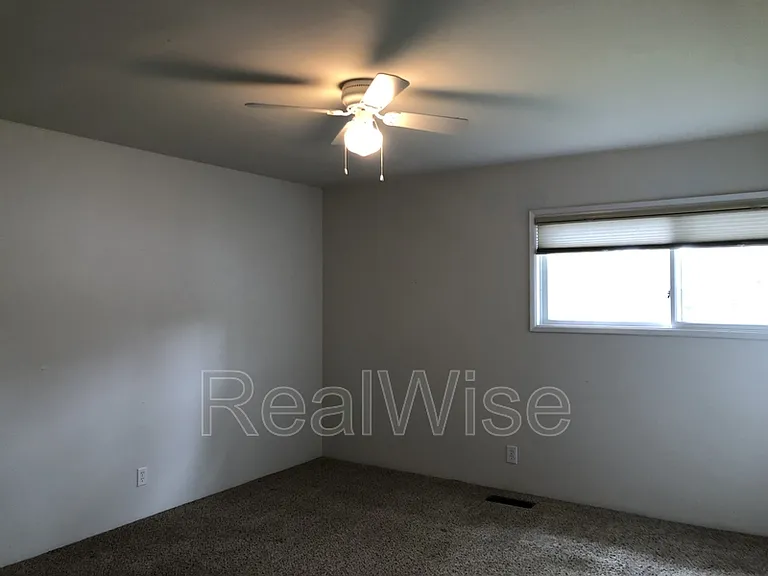 710 NW Midland Ave — Photo 24