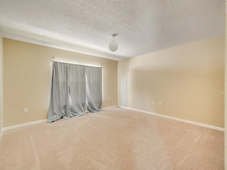 2081 Brookshire Cir — Photo 12
