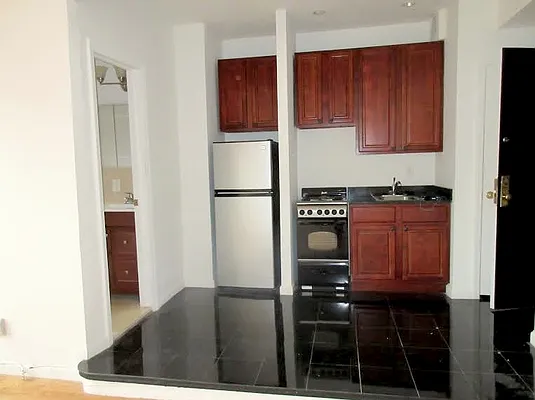 Rented by Mdrn Residential | media 10