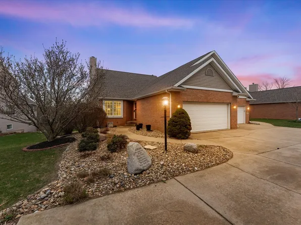 1718 Tin Cup Rd, Mahomet, IL 61853