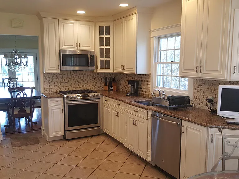 407 Chicago Blvd — Photo 10