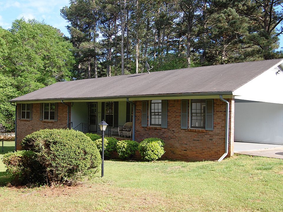 1st image of 833 Carlton Dr SE