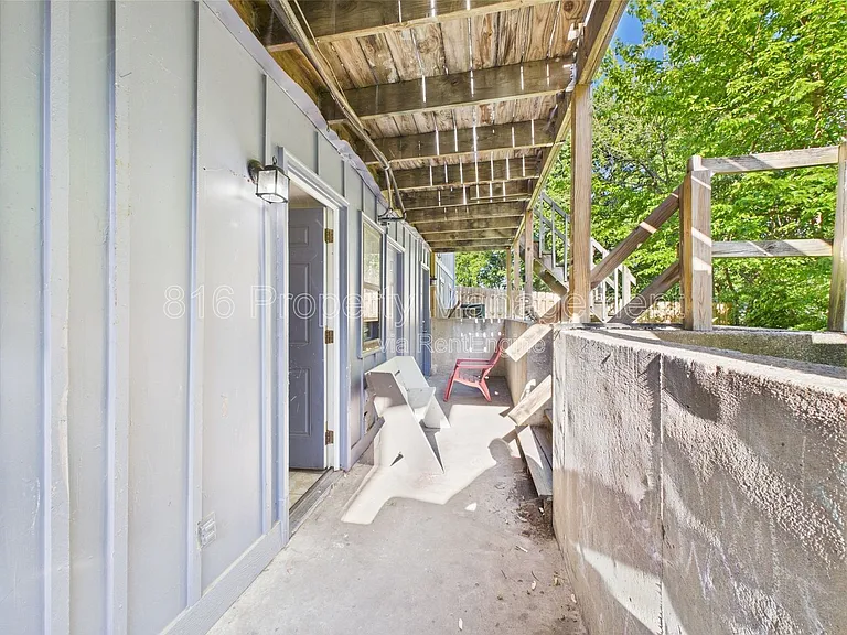 1229 W Hayward Ave #C — Photo 15