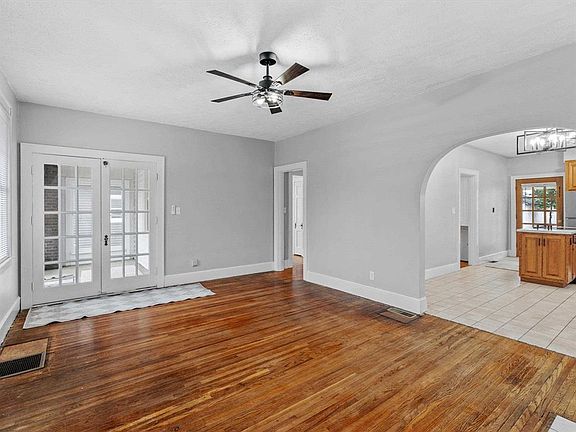 3rd image of 110 E 18th St