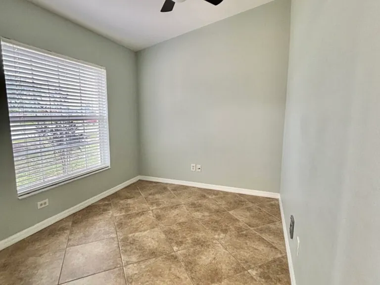 1405 Trafalgar Pkwy — Photo 3
