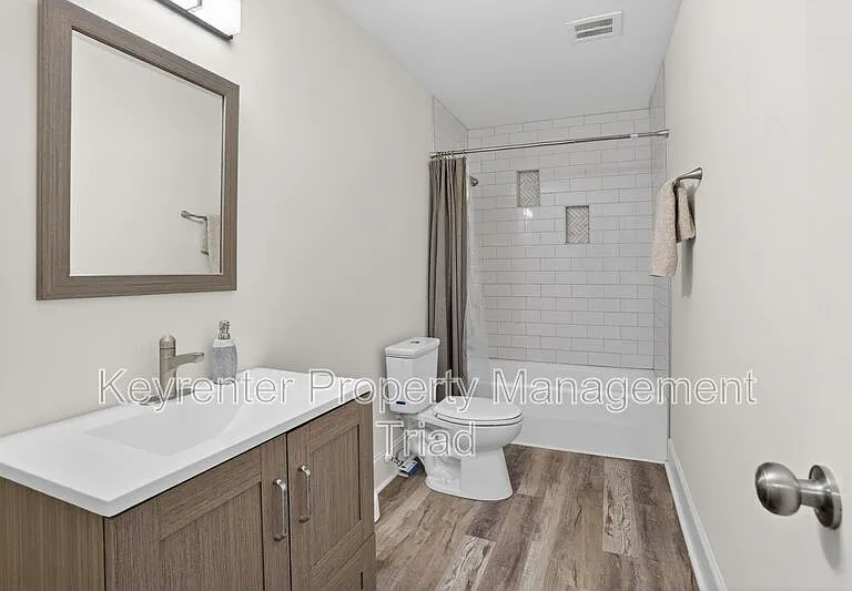 115 S Mendenhall St #D — Photo 11