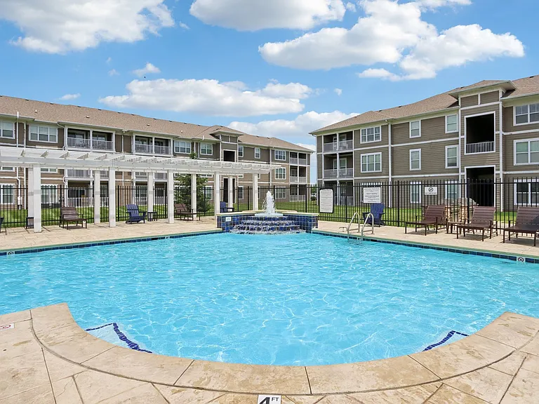 Burkart Crossing Apartments — Photo 43