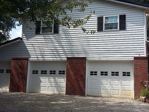 2nd image of 3200 Lakewood Dr