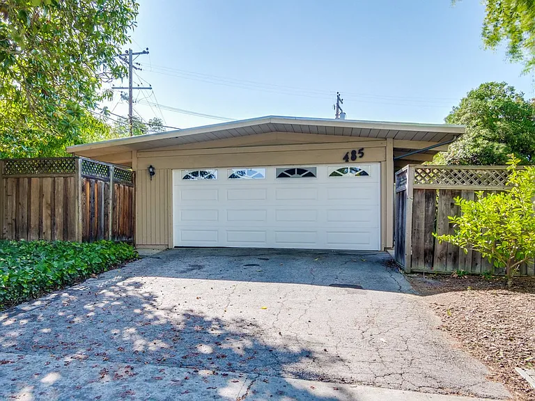 485 Emmons Dr — Photo 9