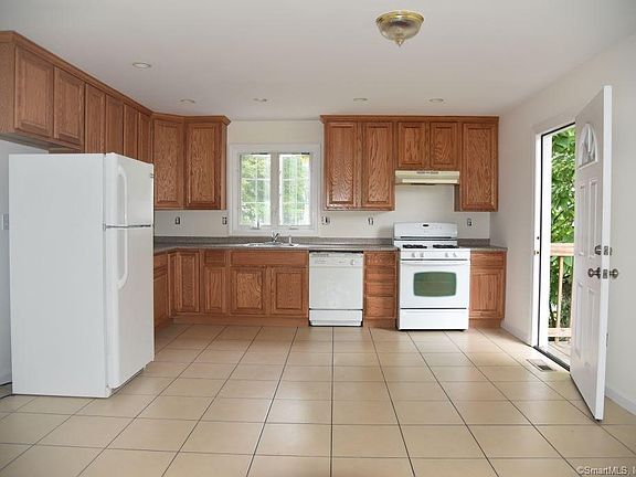 5th image of 354 Earl Ave