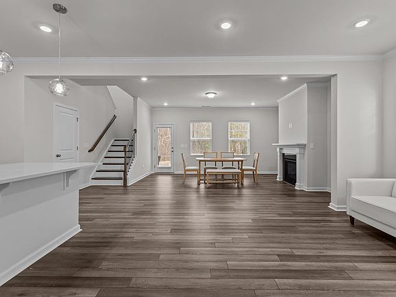 5th image of 5858 Woodlawn Dr