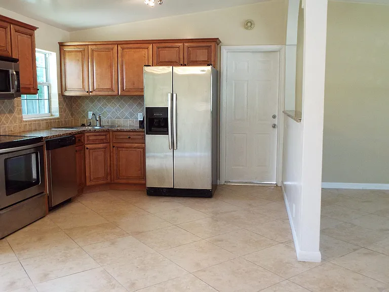 332 Berkeley St — Photo 11