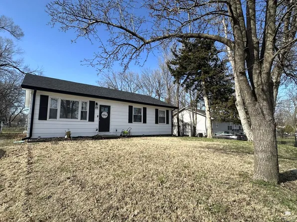 131 Flint St, Junction City, KS 66441