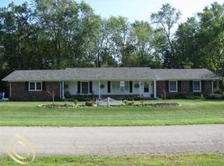 4872 Meadowbrook Rd, Flat Rock, MI 48134