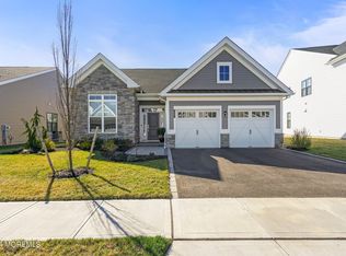 17 Woodspring Rd, Farmingdale, NJ 07727