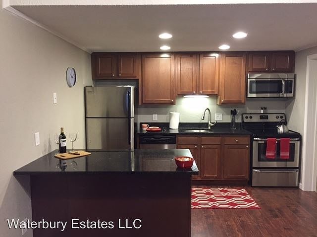 1st image of 160 Waterbury Ct