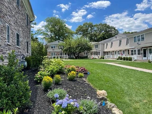 Fairfield Village At Commack — Photo 5