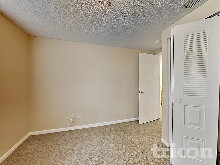 2308 Selkirk St — Photo 31