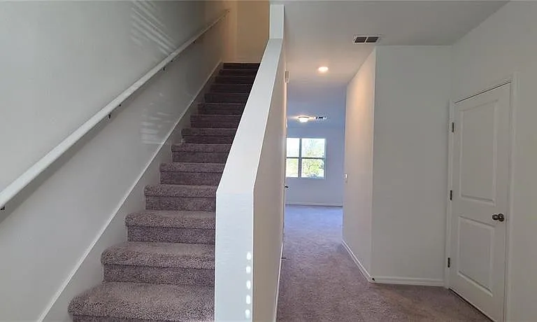393 Madison Dr — Photo 5