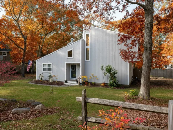 344 Greenwood Ave, Tisbury, MA 02568