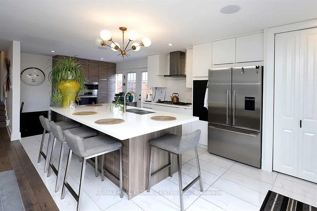 3 bed, $2,950 — Photo 1