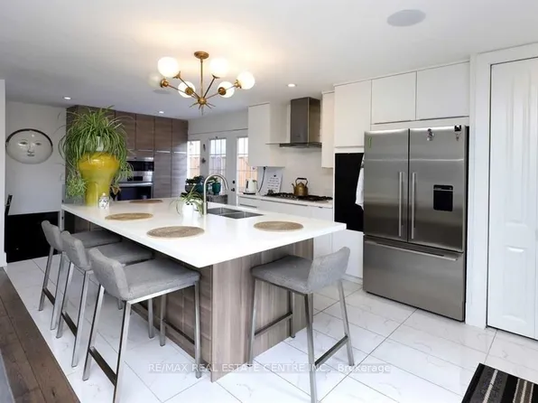 814 Eaglemount Cres, Mississauga, ON L5C 1N9