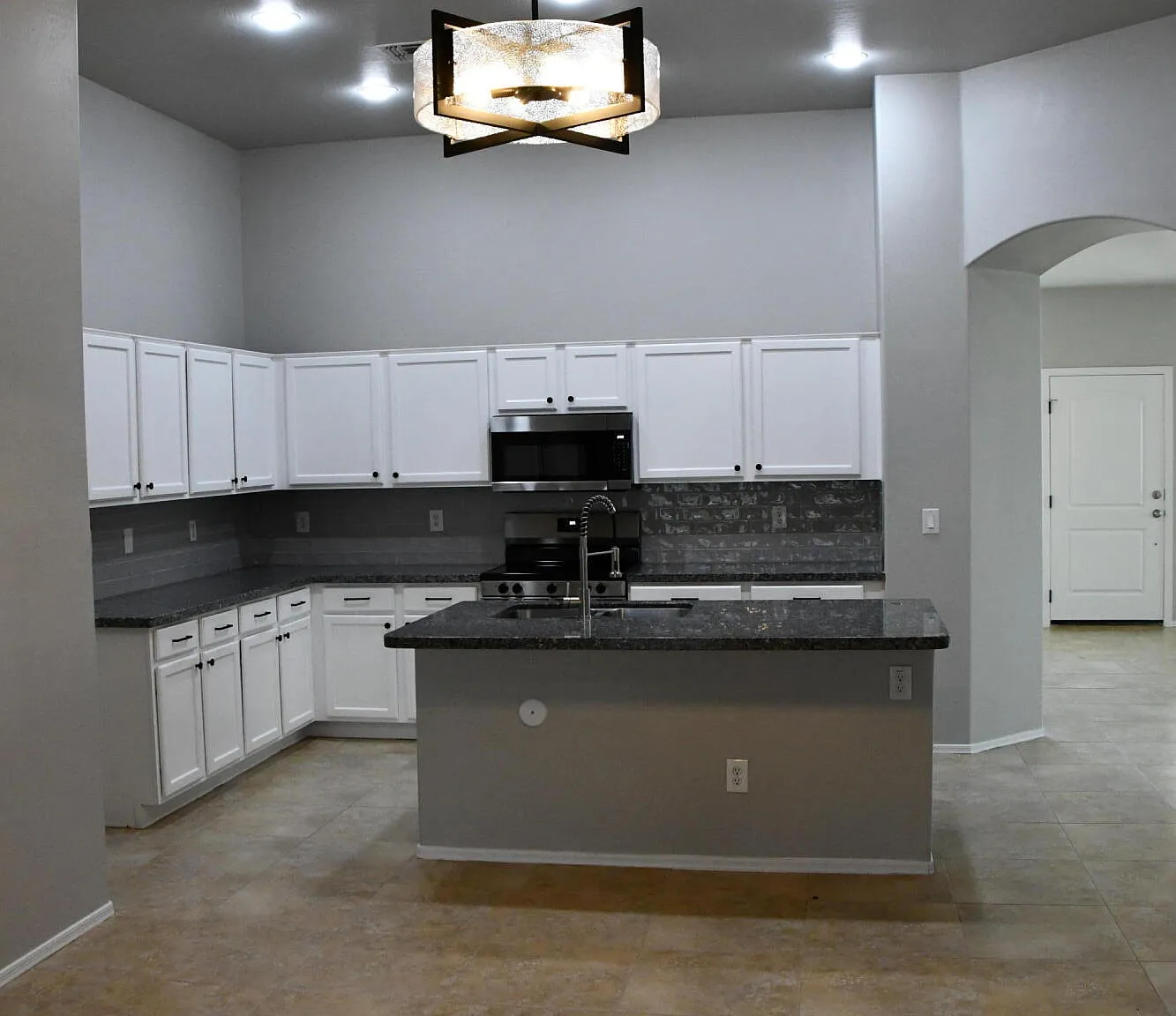 4 bed, 2.0 bath, 2219 sqft, $2,550 — Photo 3