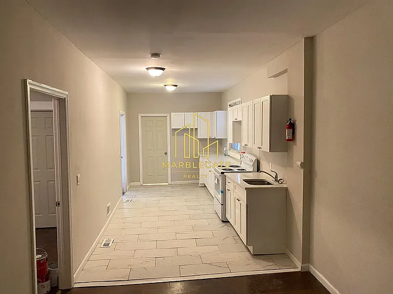 152 S 10th St #33 — Photo 12