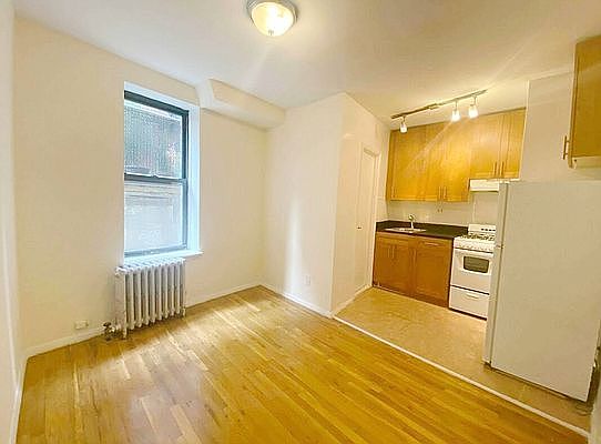 1st image of 310 W 14th St APT A