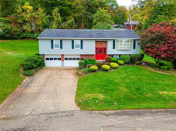 1807 Winding Dr, Coshocton, OH 43812