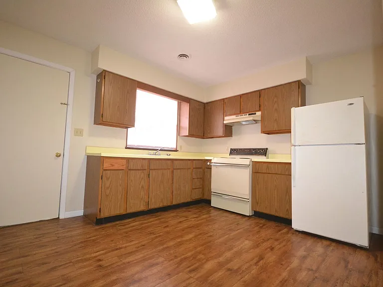503 Broad St — Photo 10