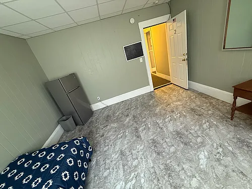 Floor plan Private Room - Shared Bath