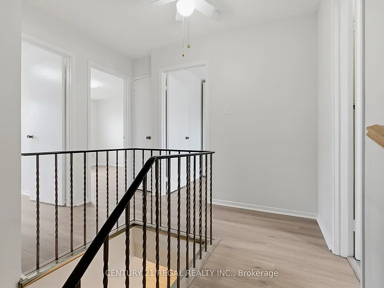 28 Newdawn Cres — Photo 18